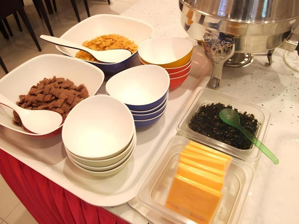 Hotel Olympic Changwon Bagian luar foto