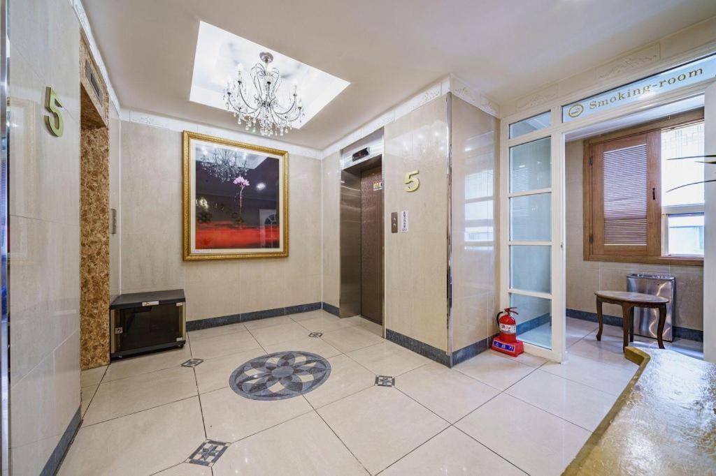 Hotel Olympic Changwon Bagian luar foto