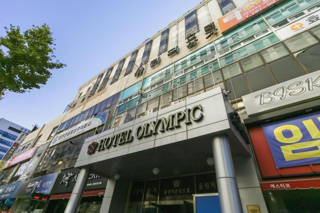 Hotel Olympic Changwon Bagian luar foto