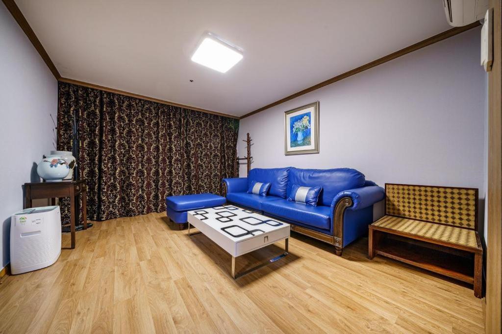 Hotel Olympic Changwon Bagian luar foto