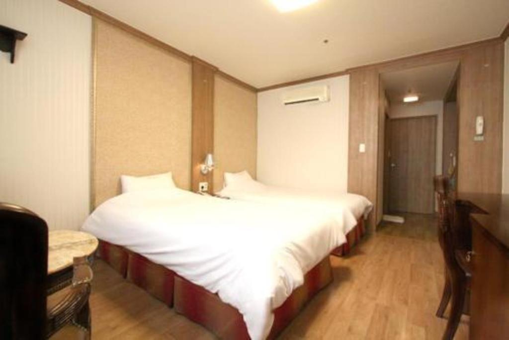Hotel Olympic Changwon Bagian luar foto