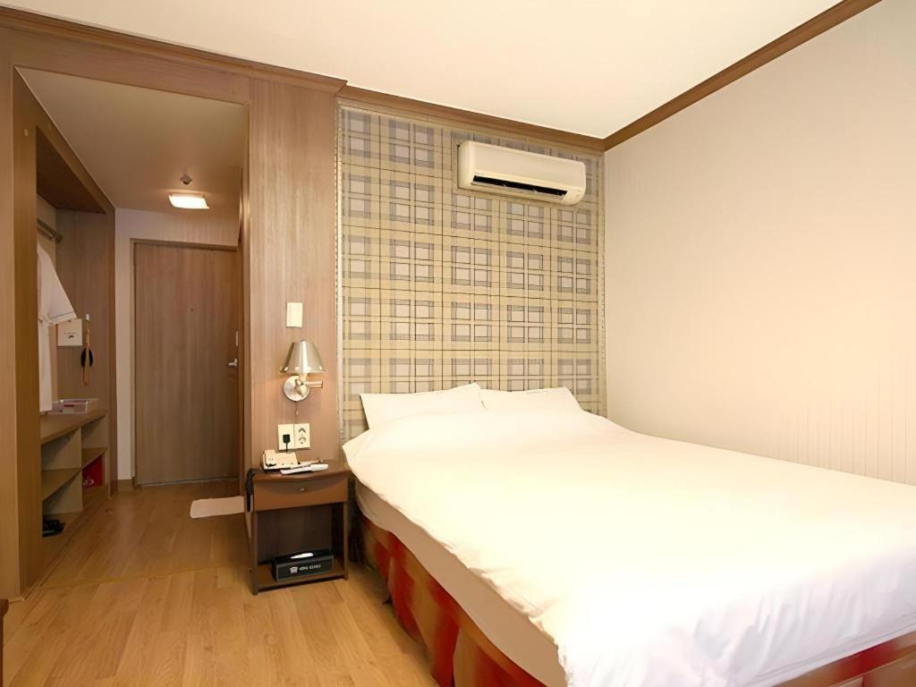 Hotel Olympic Changwon Bagian luar foto