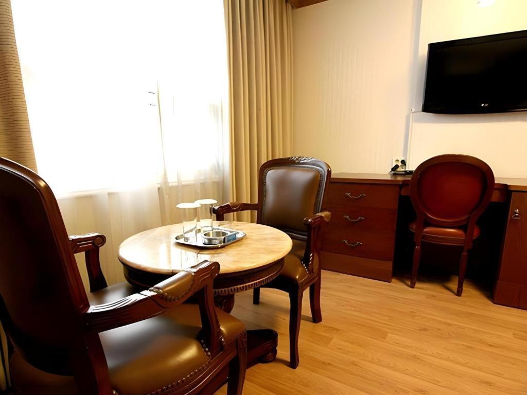 Hotel Olympic Changwon Bagian luar foto