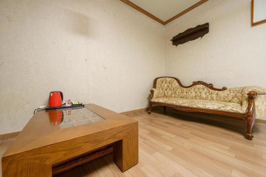 Hotel Olympic Changwon Bagian luar foto