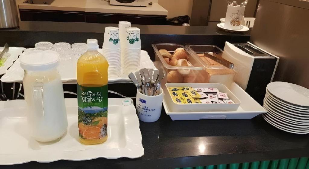 Hotel Olympic Changwon Bagian luar foto