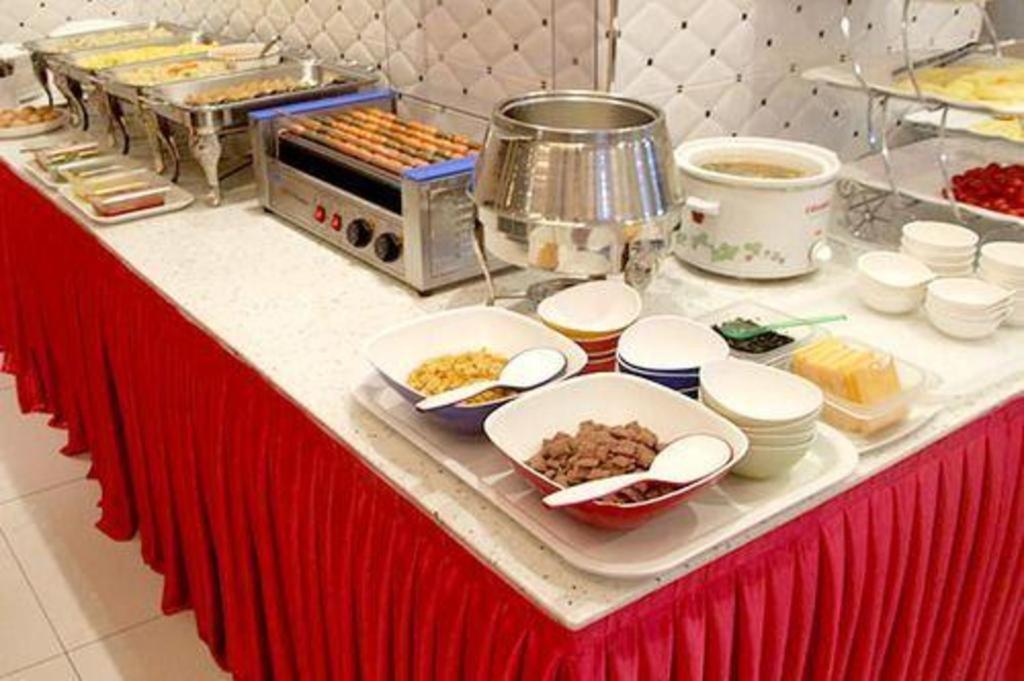 Hotel Olympic Changwon Bagian luar foto
