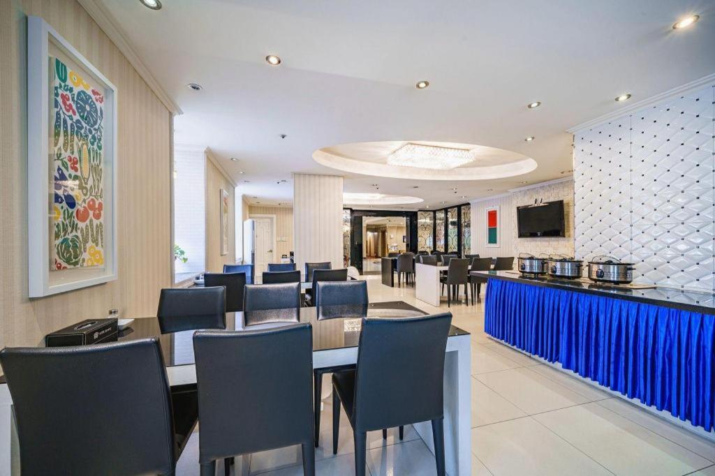 Hotel Olympic Changwon Bagian luar foto