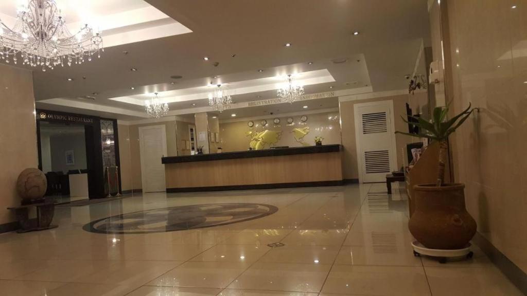 Hotel Olympic Changwon Bagian luar foto